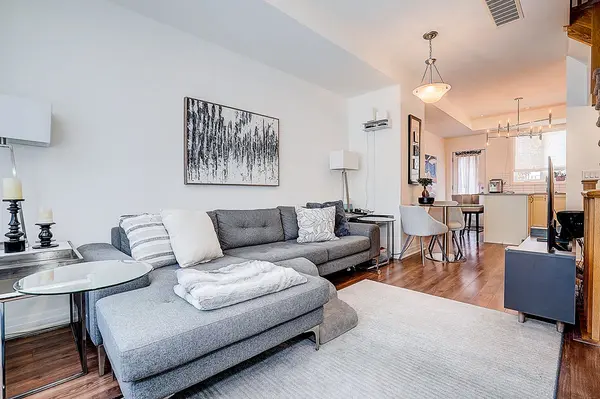 160 William Duncan RD, Toronto W05, ON M3K 0C1