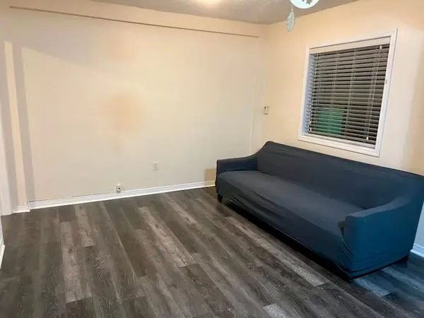 952 Scarlett RD #2, Toronto W09, ON M9P 2V6