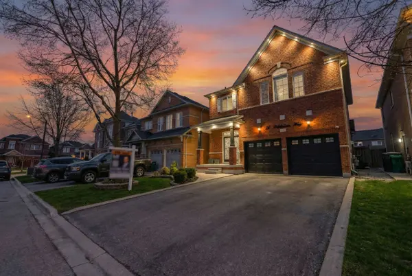 Brampton, ON L7A 0N4,54 Delphinium WAY