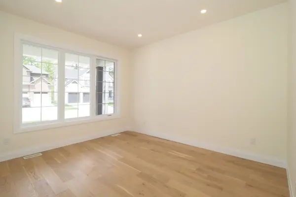 220 JEFFREY PL, Kitchener, ON N2C 2T7