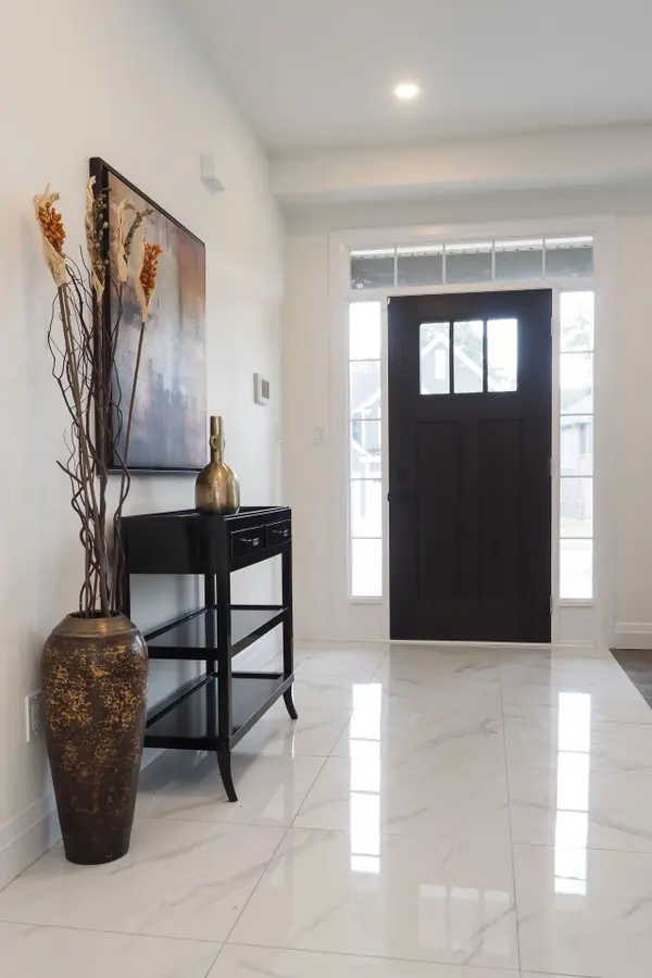 217 JEFFREY PL, Kitchener, ON N2C 2T7