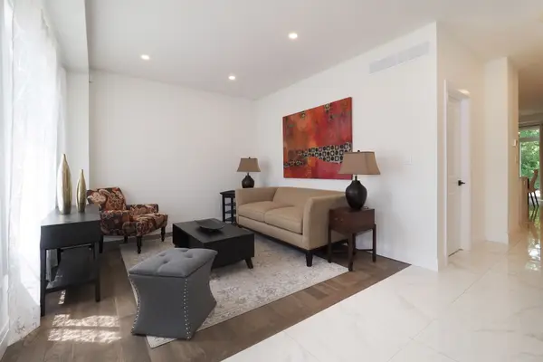 217 JEFFREY PL, Kitchener, ON N2C 2T7