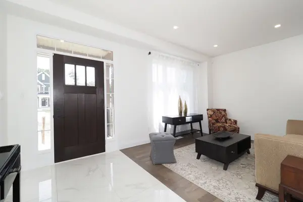 217 JEFFREY PL, Kitchener, ON N2C 2T7