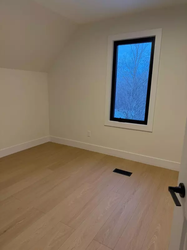 Hamilton, ON L8E 5J7,190 Fruitland RD