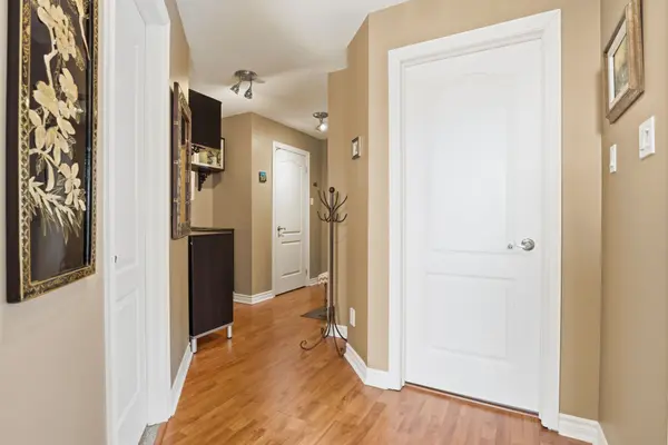 Hamilton, ON L8P 2Z6,135 James ST S #802