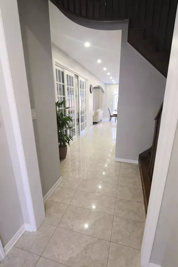 Hamilton, ON L8J 0M4,45 Queen Mary BLVD