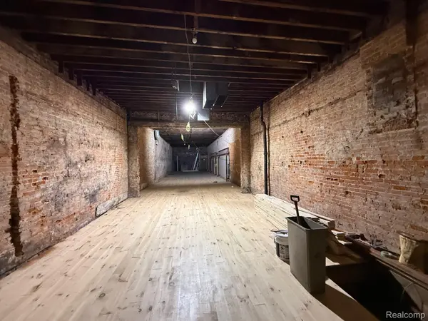 83 N Saginaw ST, Pontiac, MI 48342