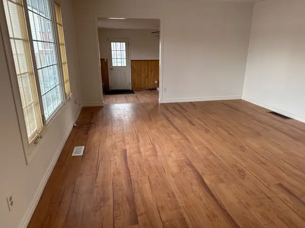 Essa, ON L0M 1B2,44 ROTH ST