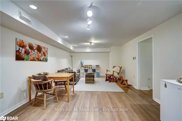 Barrie, ON L4M 6A9,369 HICKLING TRL #Lower