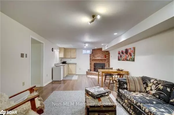 Barrie, ON L4M 6A9,369 HICKLING TRL #Lower