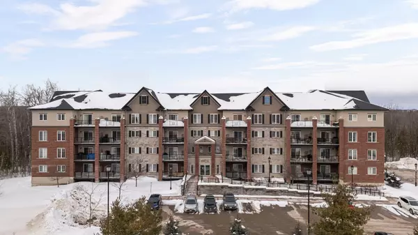 Barrie, ON L4N 7Y8,7 GREENWICH ST #108