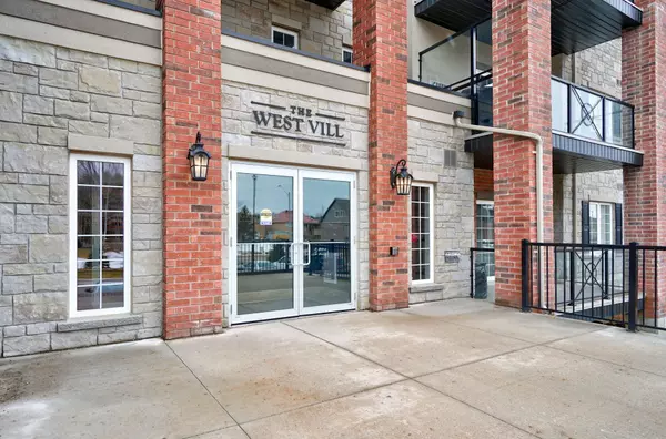 Barrie, ON L4N 7Y8,7 GREENWICH ST #108