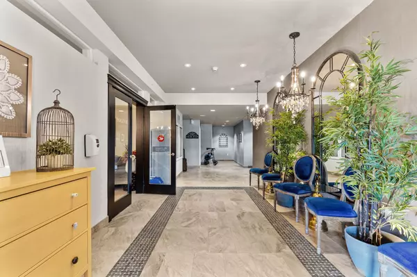 Barrie, ON L4N 7Y8,7 GREENWICH ST #108