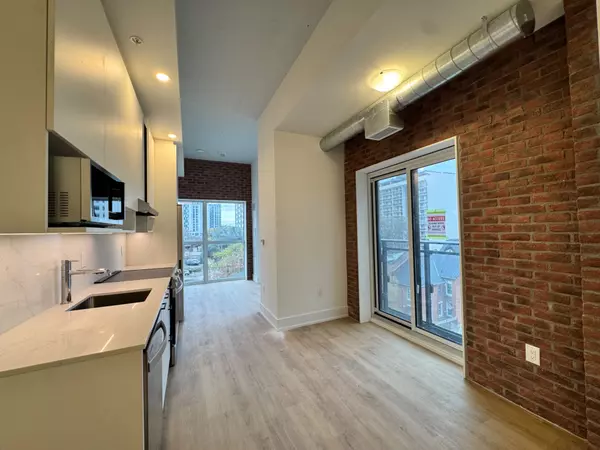 Hamilton, ON L8P 1A5,206 King ST W #407