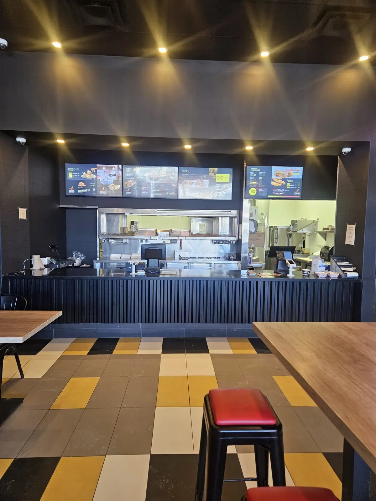 1476 Dundas ST E #3, Mississauga, ON L4X 1L4