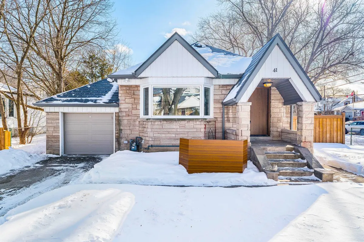 Toronto W06, ON M8W 1E4,41 Ash CRES