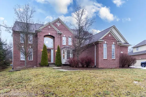 6536 Chatham CIR, Rochester Hills, MI 48306