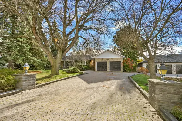 23 Denham DR, Richmond Hill, ON L4C 6H6