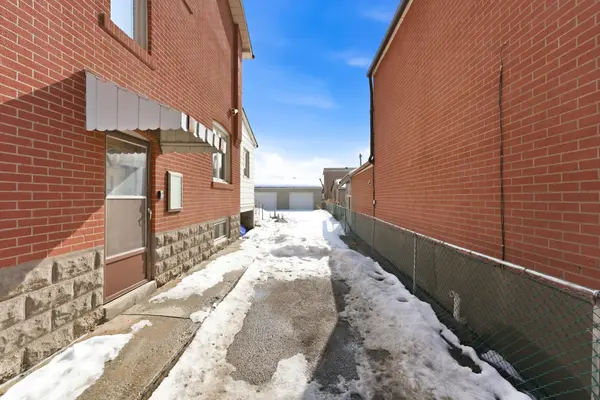 151 Ascot AVE, Toronto W03, ON M6E 1G5