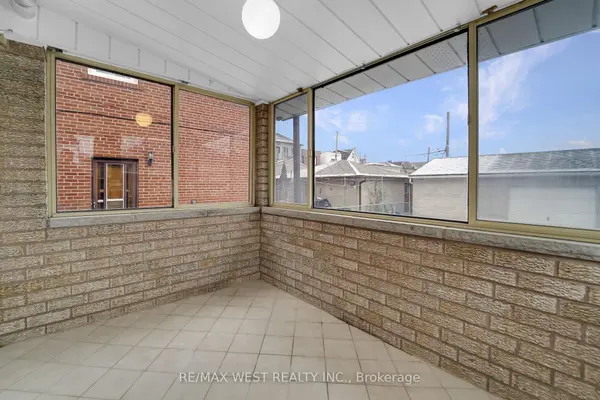 151 Ascot AVE, Toronto W03, ON M6E 1G5