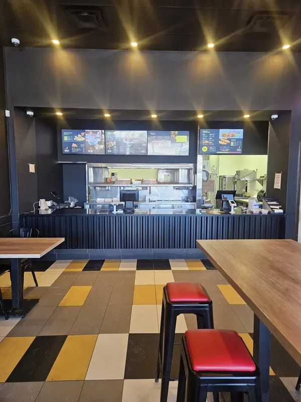 1476 Dundas ST E #3, Mississauga, ON L4X 1L4