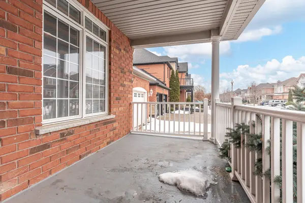 Hamilton, ON L8E 6E5,20 Watercliff PL