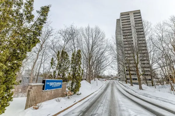 415 Greenview AVE #404, Britannia - Lincoln Heights And Area, ON K2B 8G5