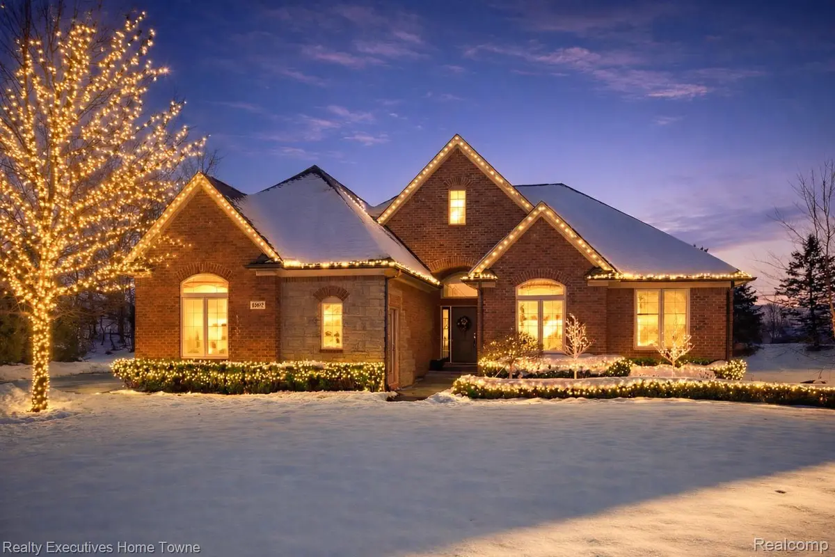 63072 S Plantation CT, Washington Township, MI 48095