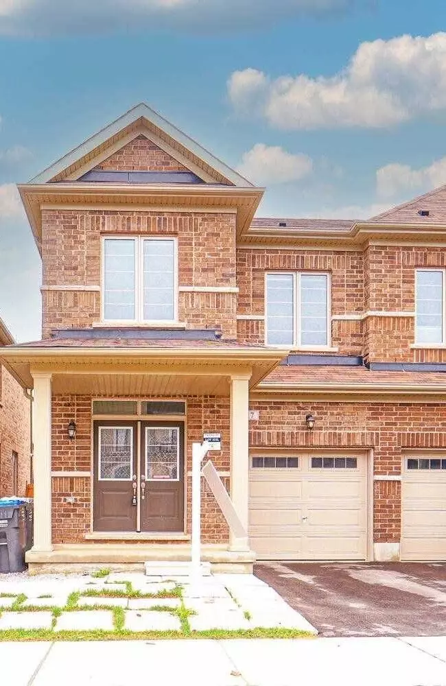 Brampton, ON L7A 5C5,17 Angelfish RD #Upper