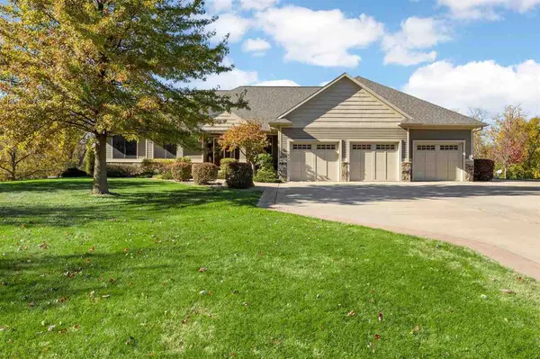 1344 Spring Ridge Ct. NE, Swisher, IA 52338