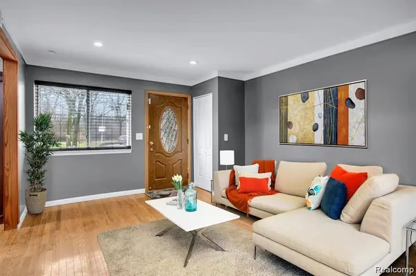 7518 Hazelton ST, Dearborn Heights, MI 48127