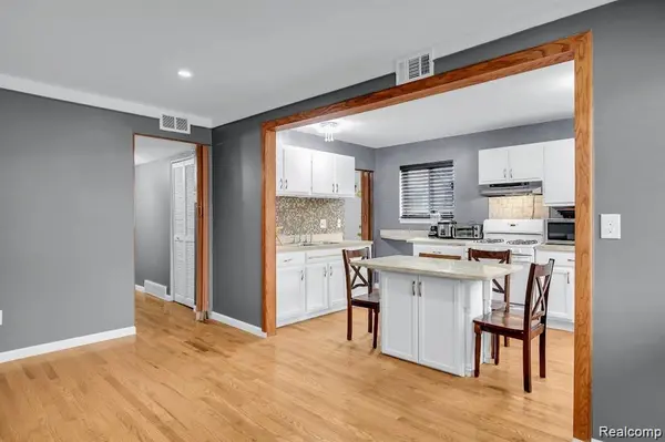 7518 Hazelton ST, Dearborn Heights, MI 48127