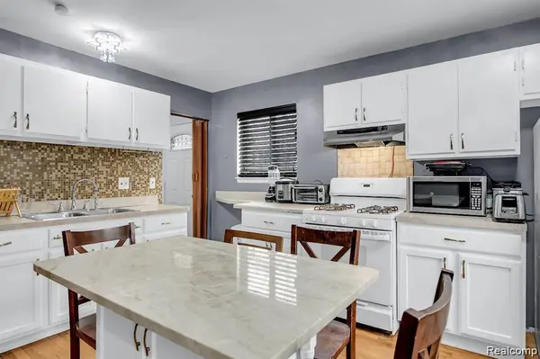 7518 Hazelton ST, Dearborn Heights, MI 48127