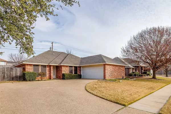 6003 Blue Mesa Drive, Arlington, TX 76017