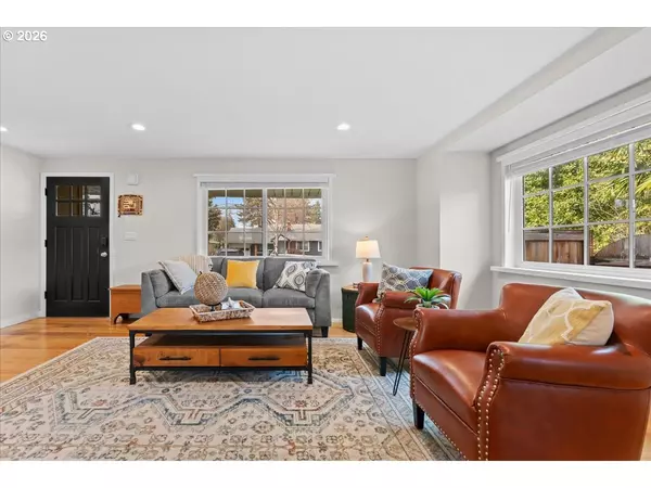 Gladstone, OR 97027,445 W EXETER ST