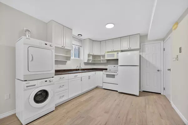 Barrie, ON L4N 0R3,158 Pringle DR #Lower