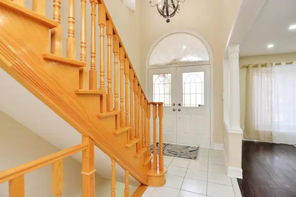 Brampton, ON L6Z 3B7,46 Mint Leaf BLVD