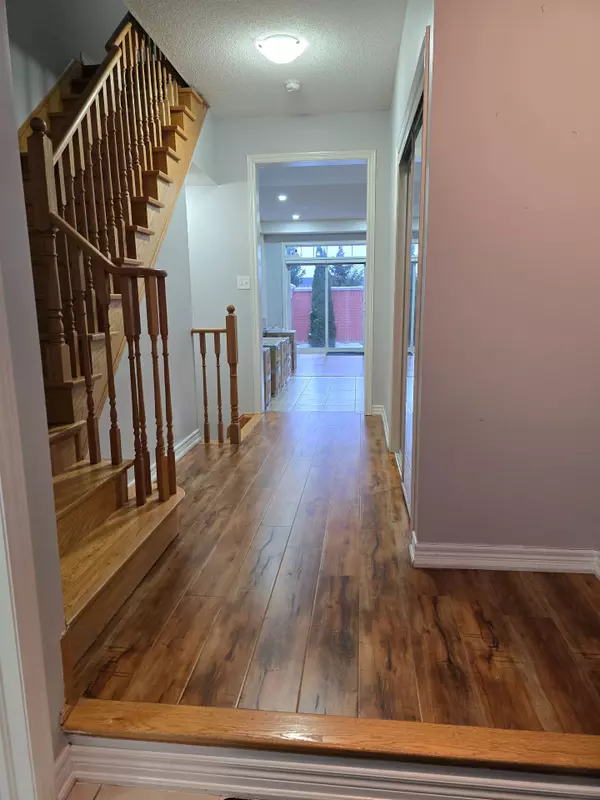 Brampton, ON L7A 0Z6,32 Kempenfelt TRL