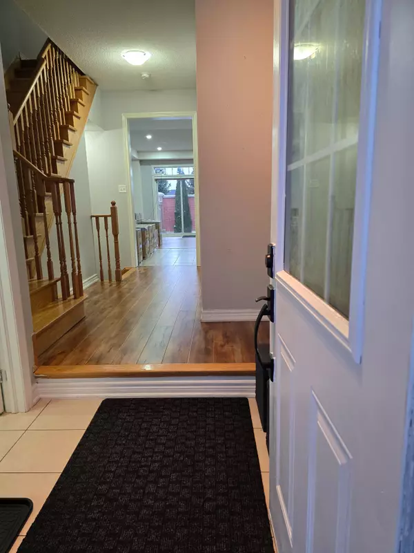 Brampton, ON L7A 0Z6,32 Kempenfelt TRL