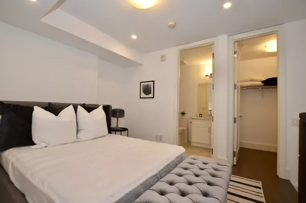 112 King ST E #PH 6, Hamilton, ON L8N 1A8