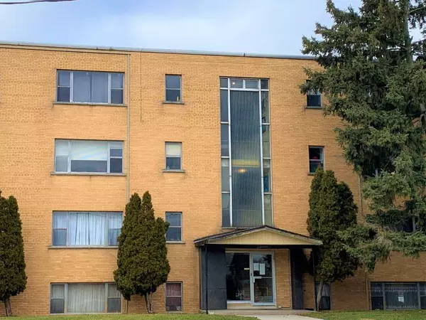 Hamilton, ON L9H 4L2,7 Osler CT #204