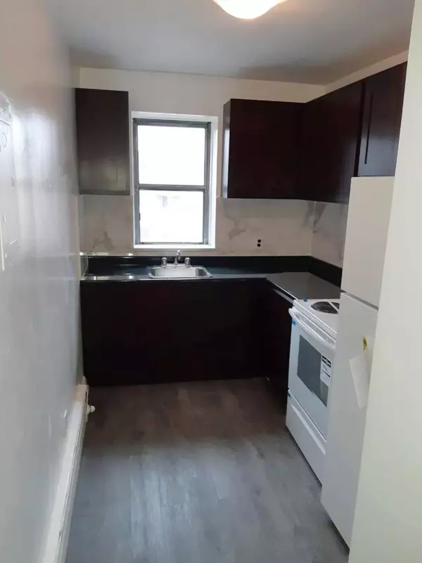 Hamilton, ON L9H 4L2,7 Osler CT #204