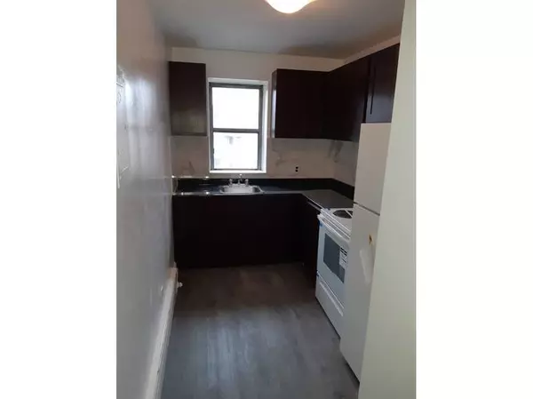 Hamilton, ON L9H 4L2,7 Osler CT #204