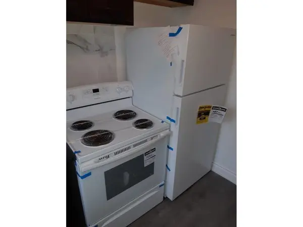 Hamilton, ON L9H 4L2,7 Osler CT #204