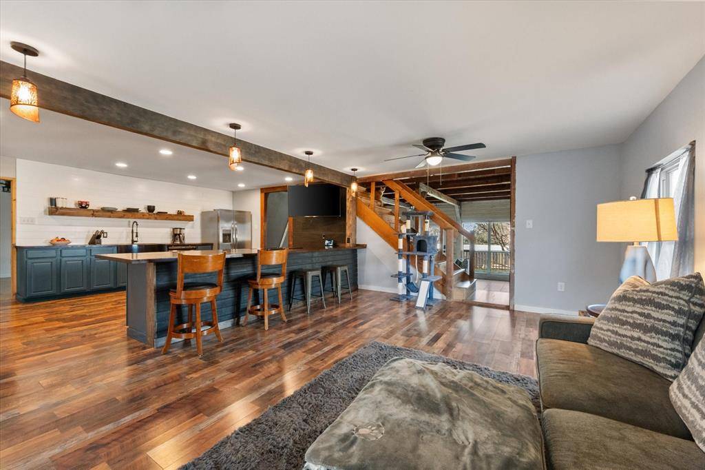 613 Mustang Trail, Granbury, TX 76049