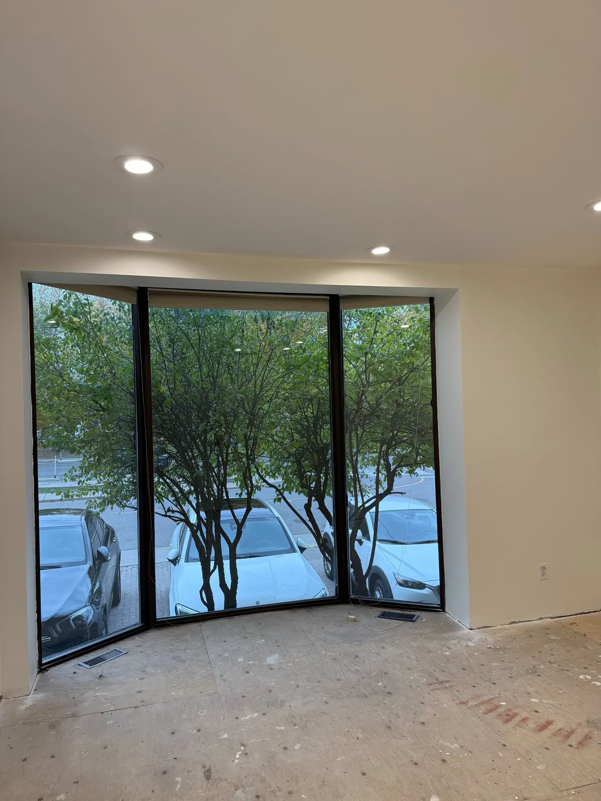 Toronto C02, ON M4V 1Z4,8 Lawton BLVD