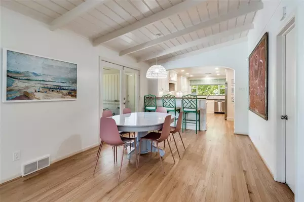 Dallas, TX 75225,7547 Greenbrier Drive