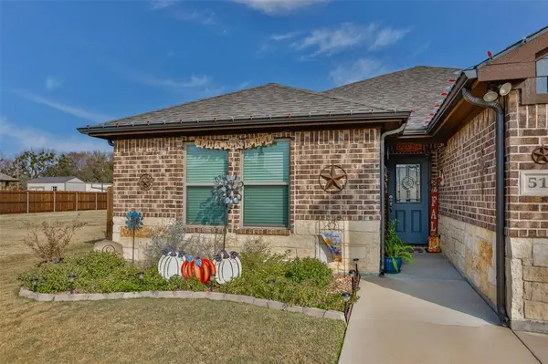 513 Pathfinder Street, Collinsville, TX 76233