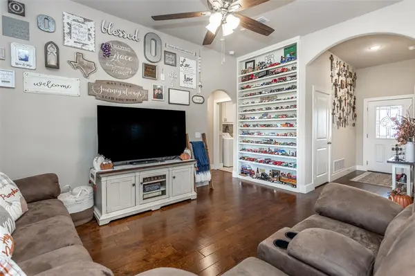 513 Pathfinder Street, Collinsville, TX 76233