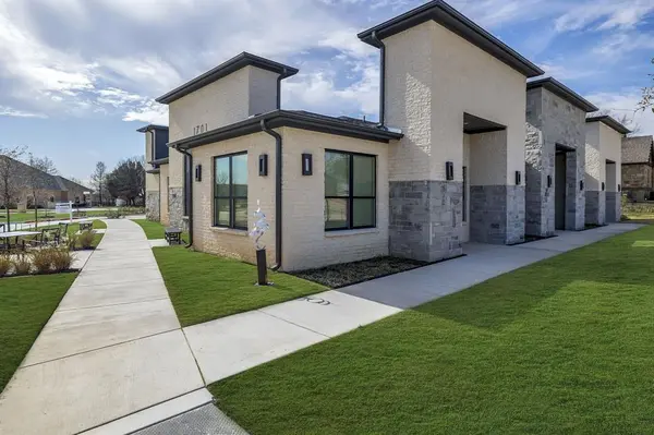 1701 Fountainview Drive, Mansfield, TX 76063